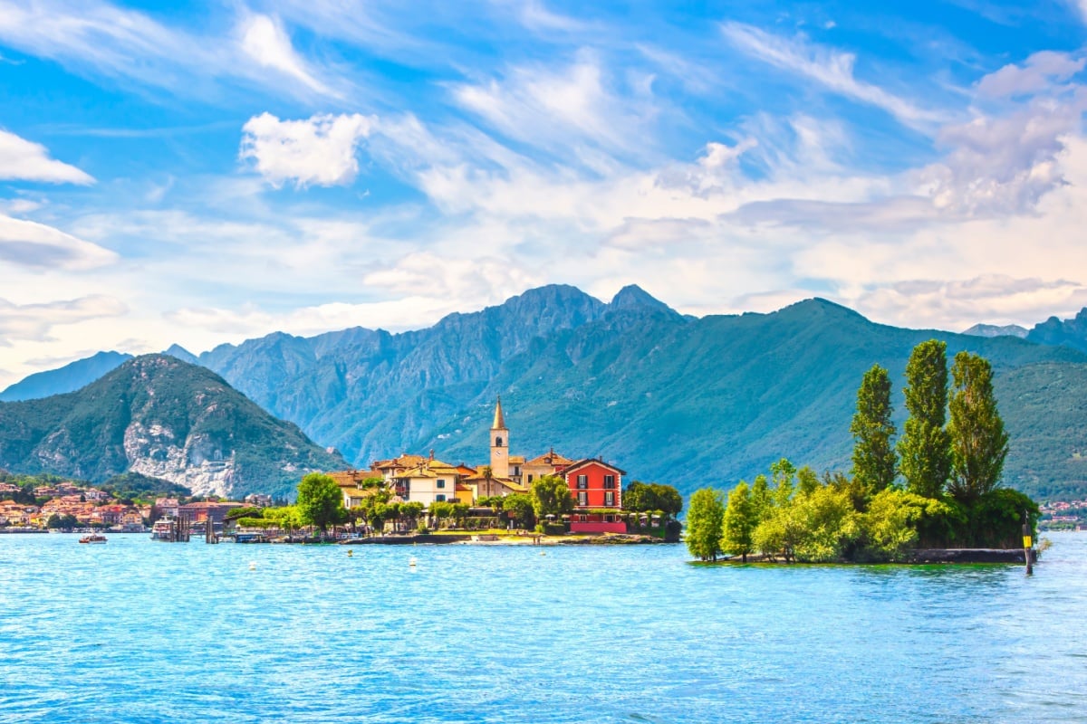 Move Over Lake Como! This Lesser-Known European Lake Straddles 2 Countries With Epic Views  